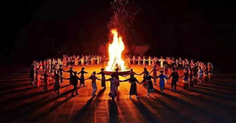 大型篝火烟花晚会